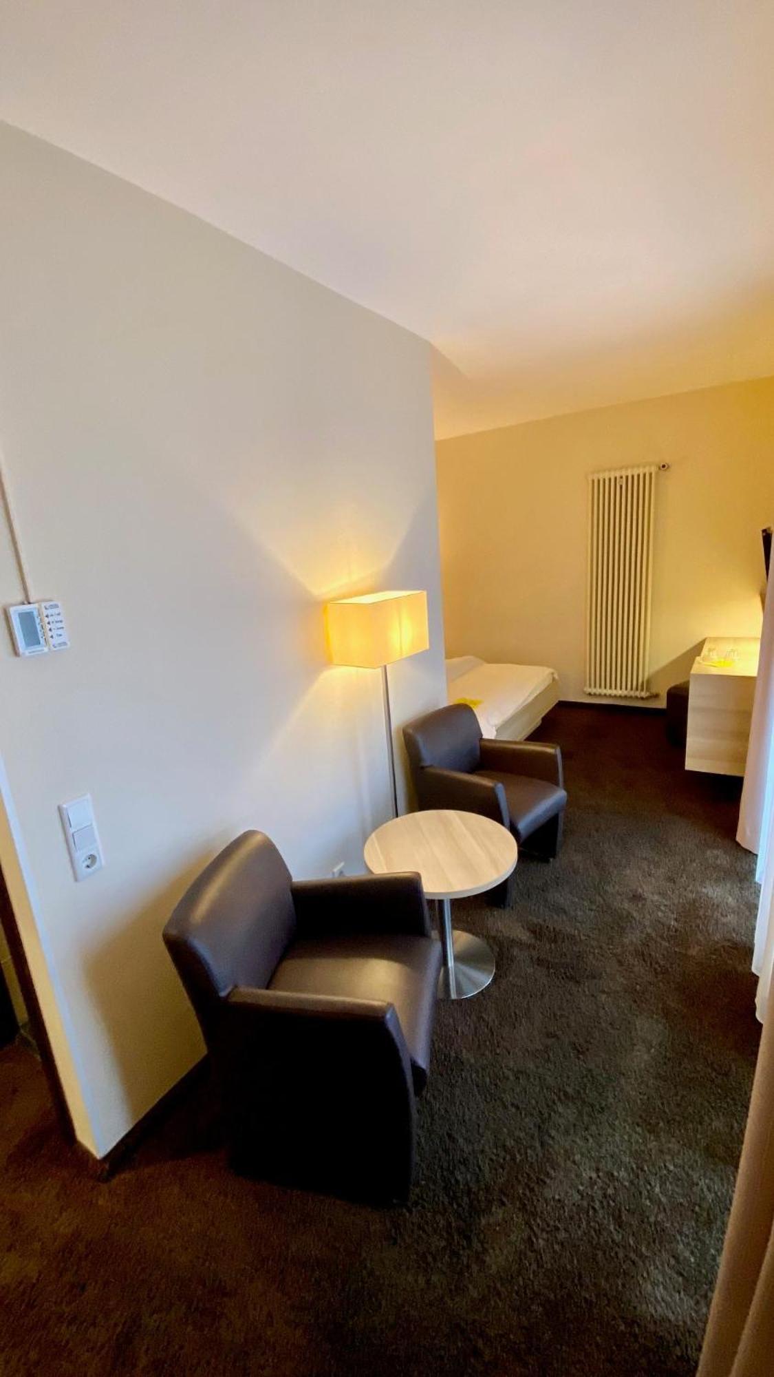 Hotel Bacchus Bensheim Ruang foto