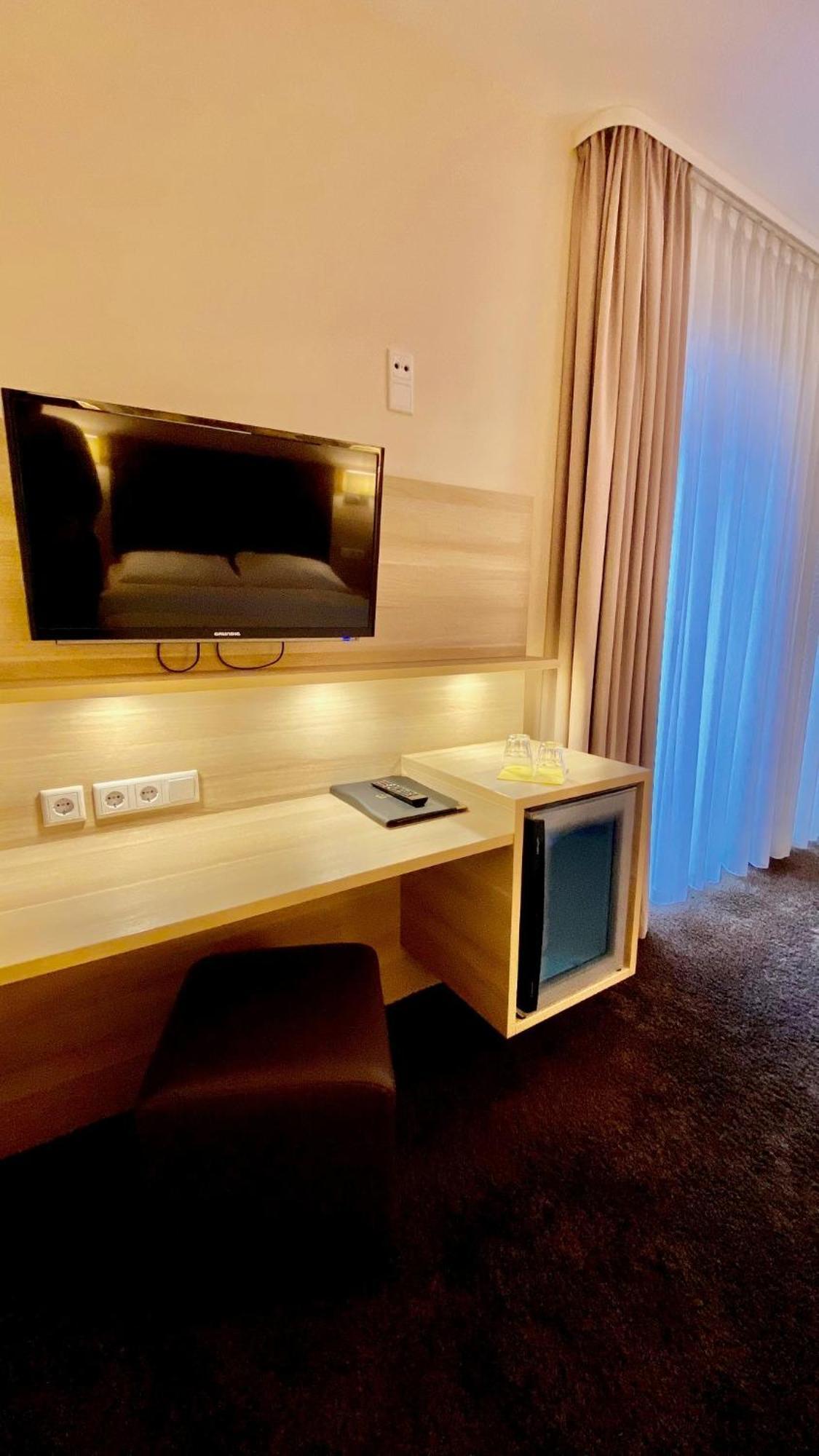 Hotel Bacchus Bensheim Ruang foto