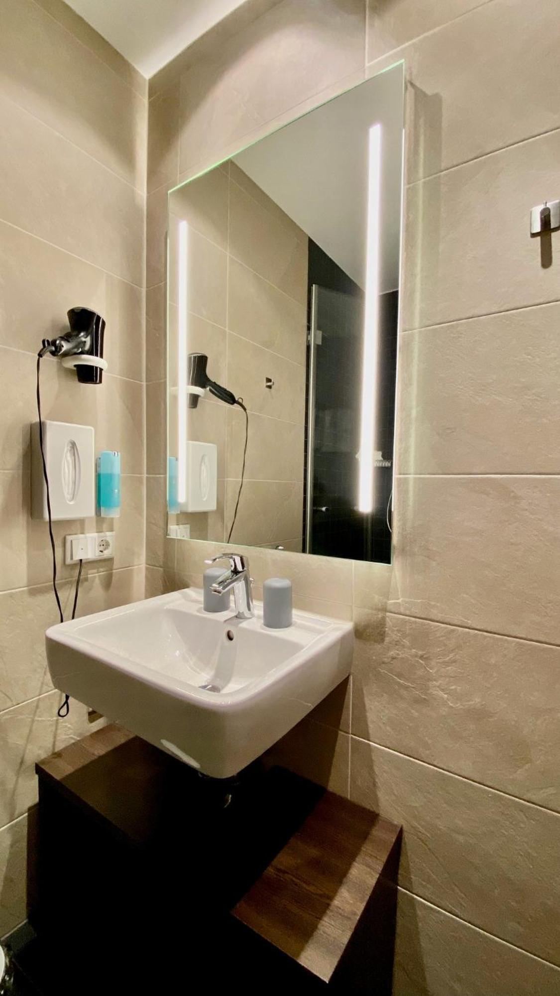 Hotel Bacchus Bensheim Ruang foto